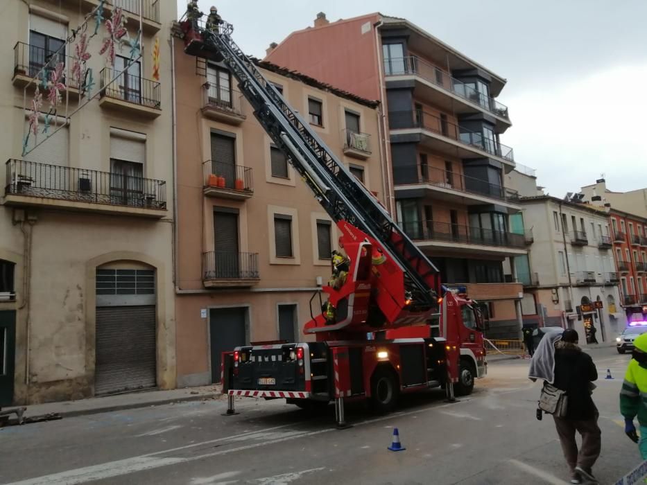 Despreniment d'una cornisa a la carretera de Vic