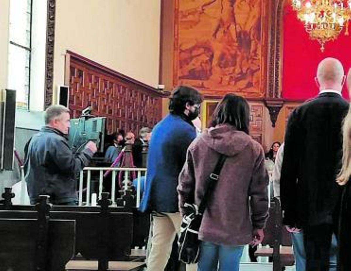 El ingeniero técnico del Ministerio, con pantalón beig, y otros imputados.