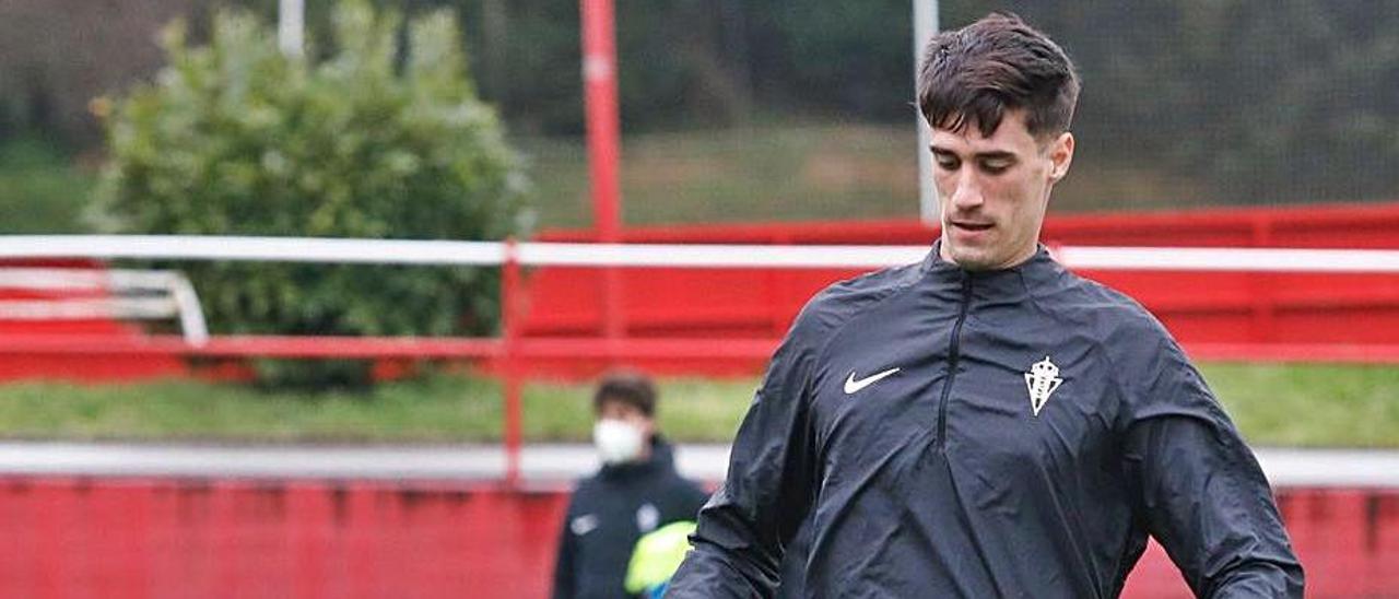 Pablo Pérez, en un entrenamiento con el Sporting.