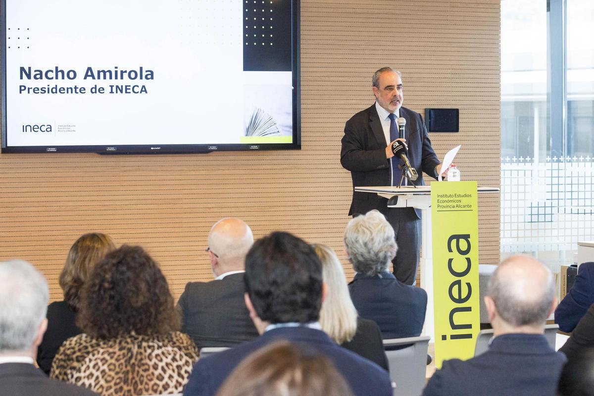 El presidente de Ineca, Nacho Amirola, en la presentación del estudio.