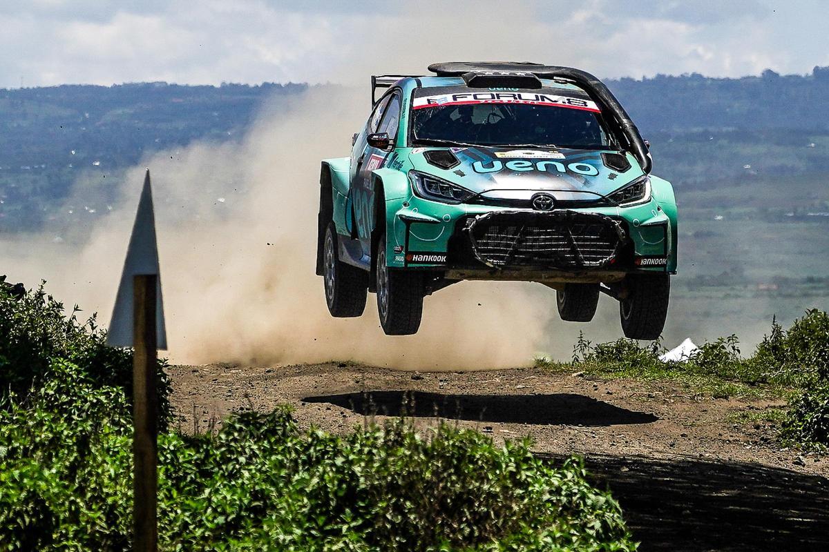 Rogelio Peñate lucha por los puestos de podio en el Safari Rally de Kenia