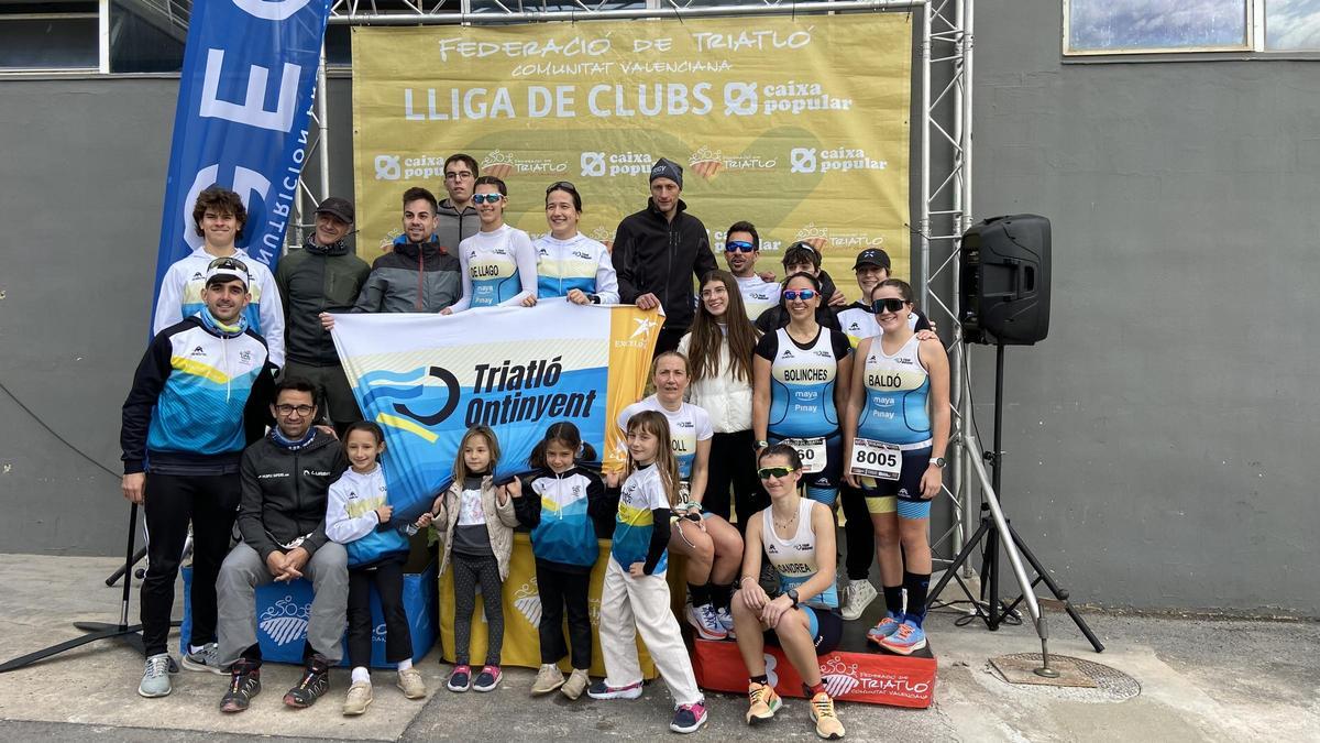 Integrantes del Triatló Ontinyent en la prueba de Cheste.