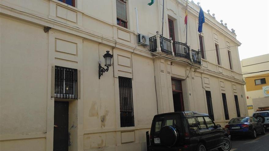 Imagen exterior del edificio del Ayuntamiento de Peñarroya-Pueblonuevo.