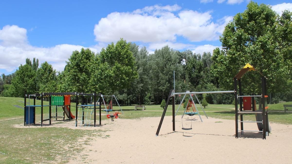 Parque infantil en San Isidro.