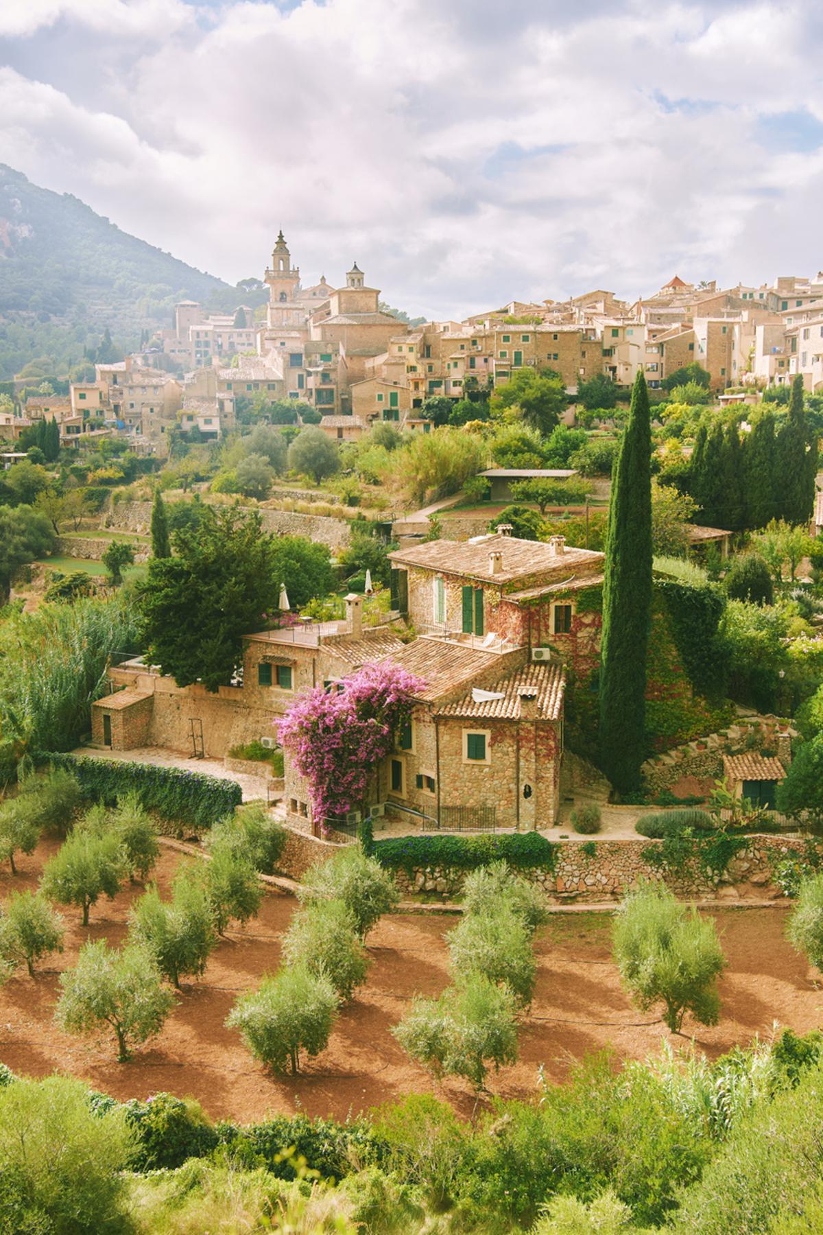 Pueblo de Valldemosa desde la lejanía, Mallorca