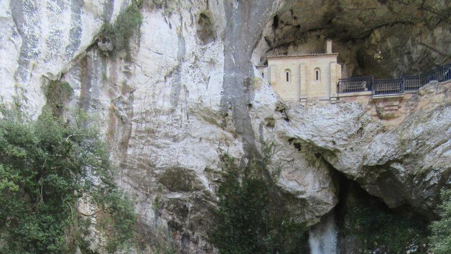 Resurge el &quot;chorrón&quot; del santuario de Covadonga