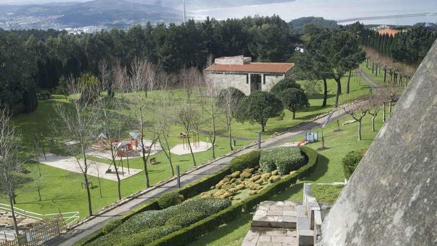 Imagen de 2016 del parque de Monticaño, en Arteixo.