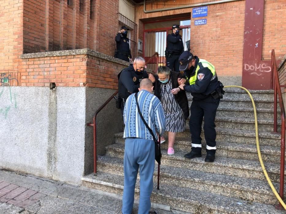 Desalojan un edificio de siete plantas en el Infante por un incendio