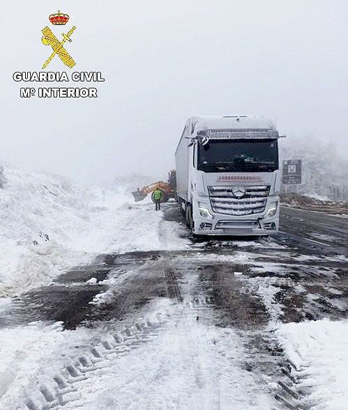 Rescatado un camionero polaco que quedó atrapado en Foncebadón (Léon) por la nevada por un error en su GPS