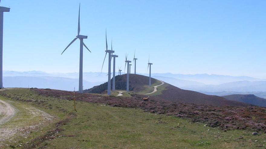 Parque eólico en el concejo de Illano.