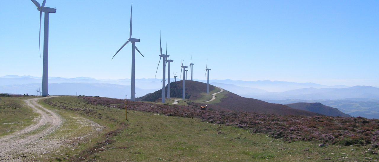 Parque eólico en el concejo de Illano.