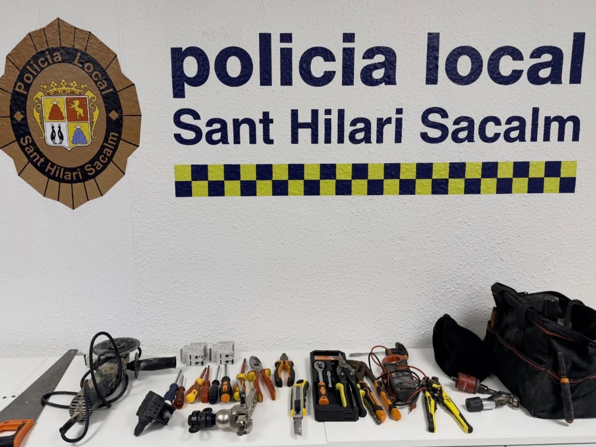El material susceptible de ser usat per robatoris i requisat per la Policia Local de Sant Hilari Sacalm.