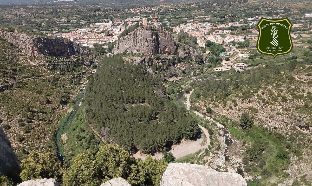 La cinta sobre la que practicaban funambulismo atraviesa un paraje del término municipal de Jérica.