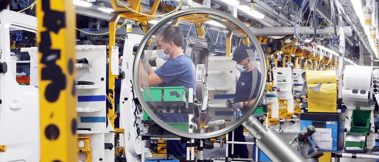 Trabajadores de la factoría de Stellantis Vigo, en la cadena de montaje.