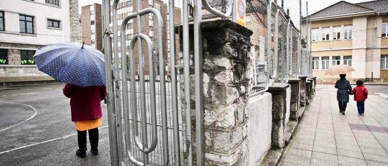 El cierre del colegio La Gesta de Oviedo, el pasado mes de marzo.