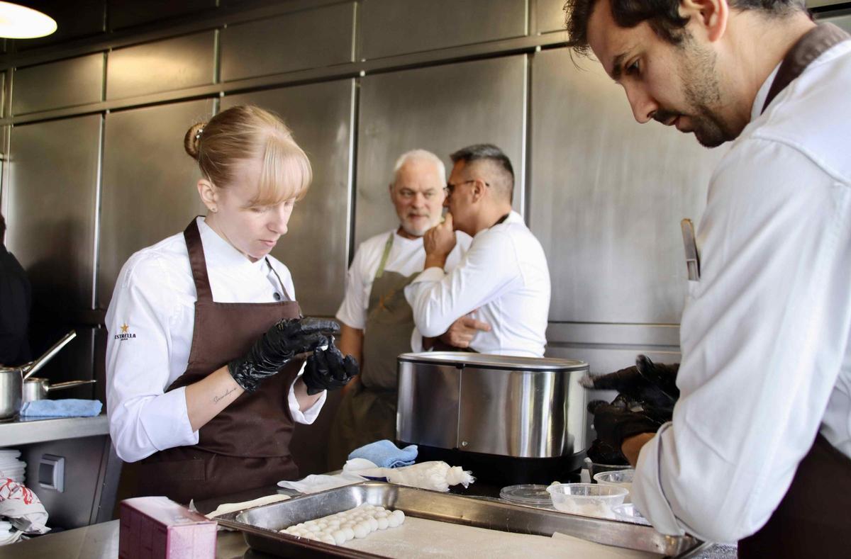 Les imatges de l'homenatge a Santi Santamaria per una desena de xefs amb estrelles Michelin