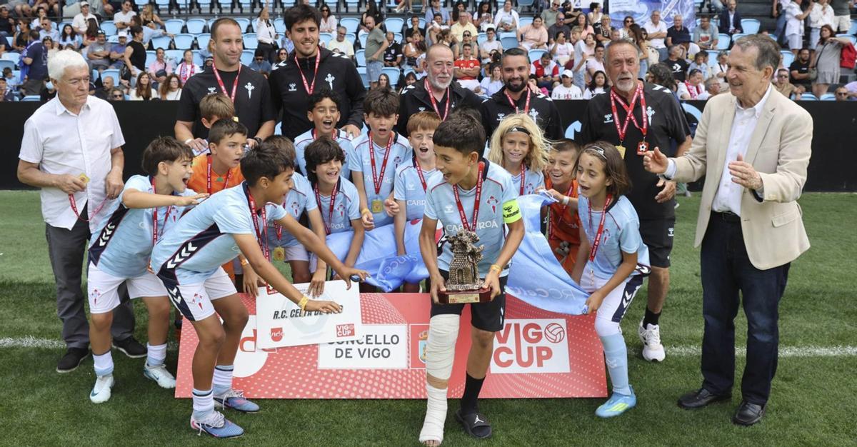 Imagen de Balaídos, con los equipos que participaron en las finales. |