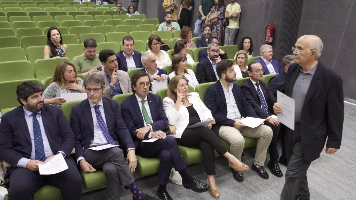 El PP descarta aún la cesión de una silla de la Mesa de la Asamblea a Vox