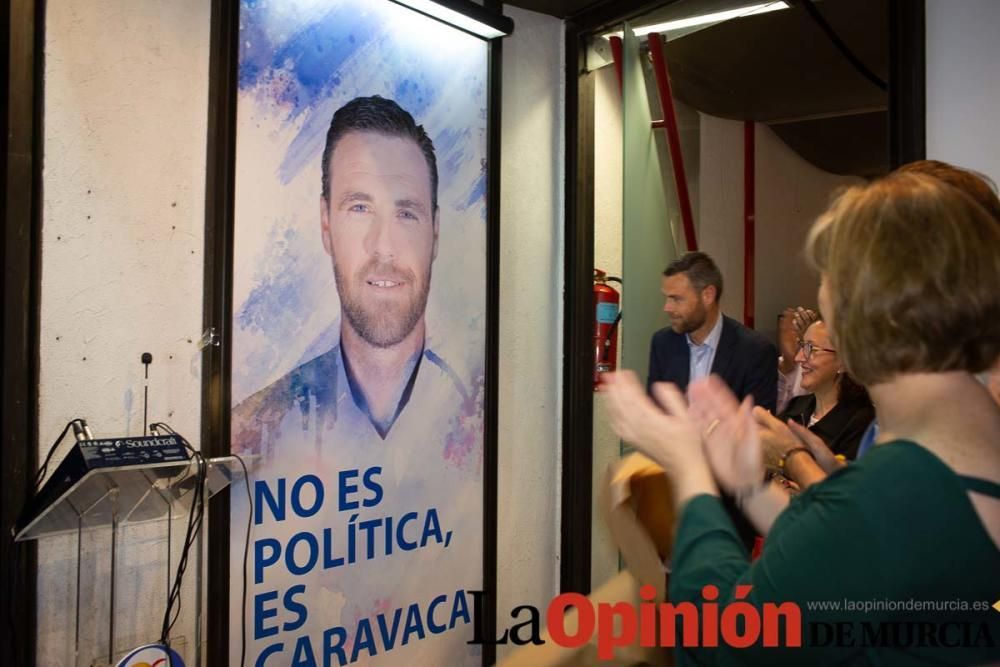 Pegada de carteles en Caravaca