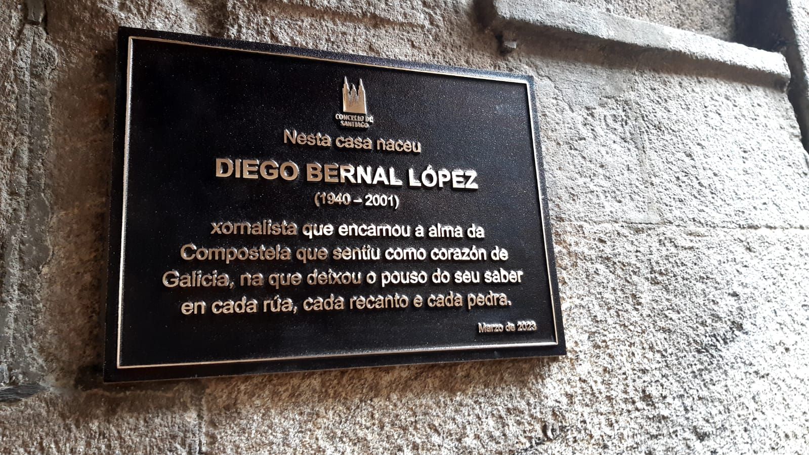 Placa homenaje a Diego Bernal