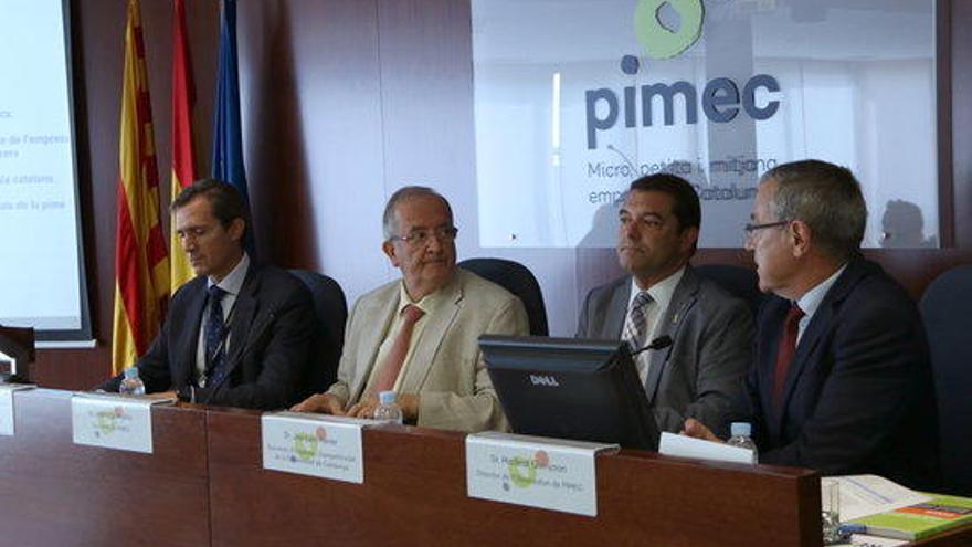 El director de negocis institucionals de Banc Sabadell, José Luis Montesino-Espartero; el president de PIMEC, Josep González; el secretari d&#039;Empresa, Joaquim Ferrer; i el director de l&#039;Observatori de PIMEC