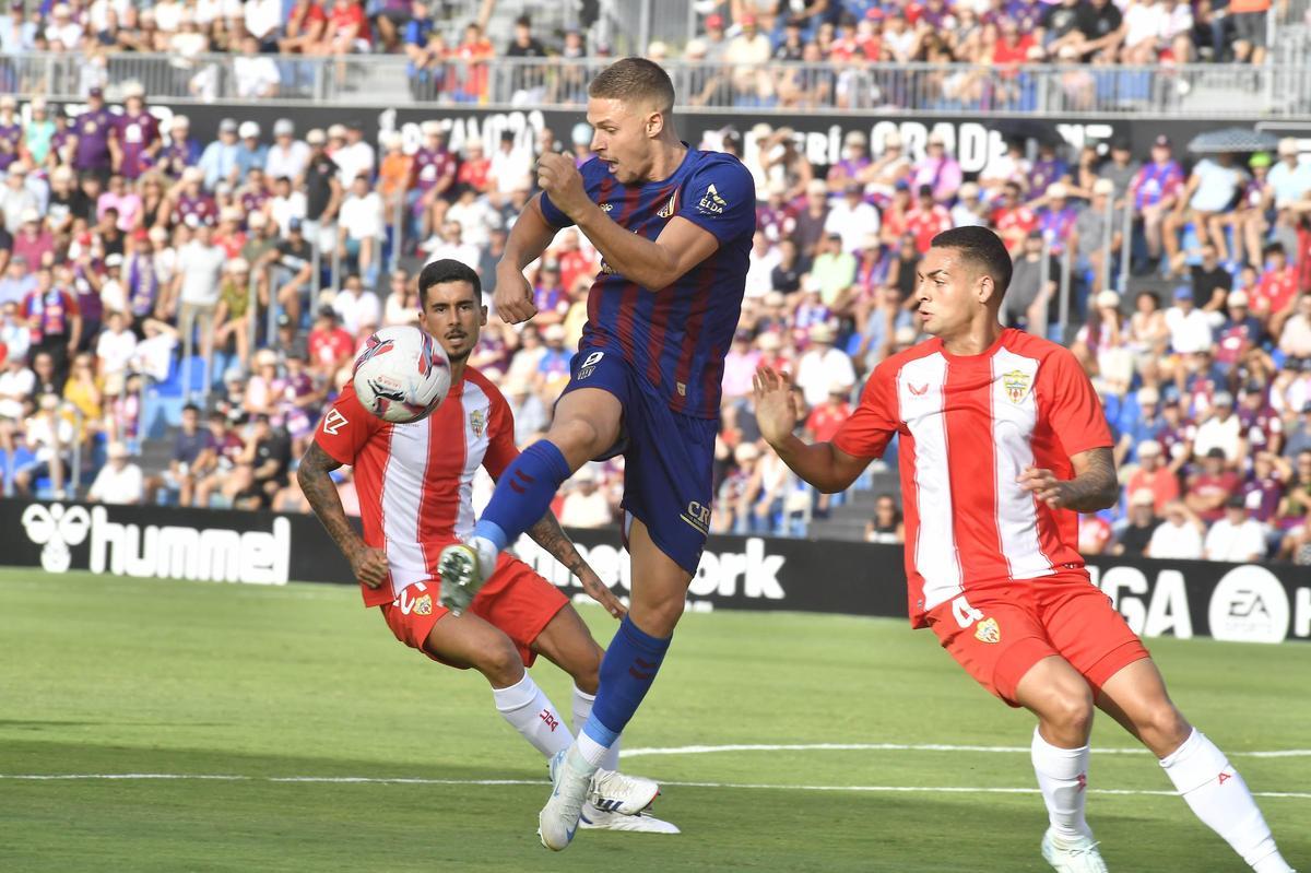 Victoria de Primera del Eldense ante el Almería (1-0)