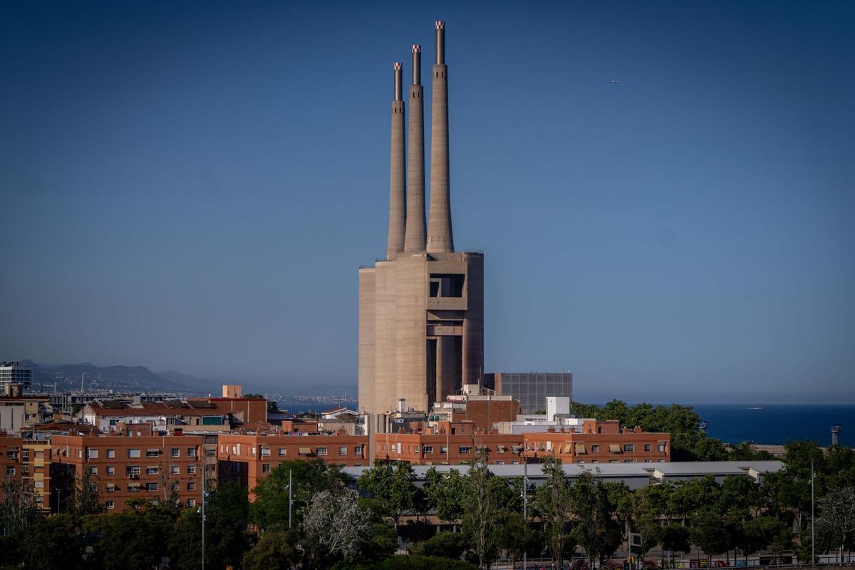 Sant Adrià de Besòs, a 12 de junio de 2026. Vista general de las Tres Xemeneies del Besòs, complejo industrial que la Generalitat adquirirá para impulsar un proyecto de actividad económica vinculado al futuro hub audiovisual y digital Catalunya Media City. AUTOR: Manu Mitru / EPC