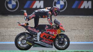 Sam Lowes suma su segunda pole position consecutiva con nuevo récord