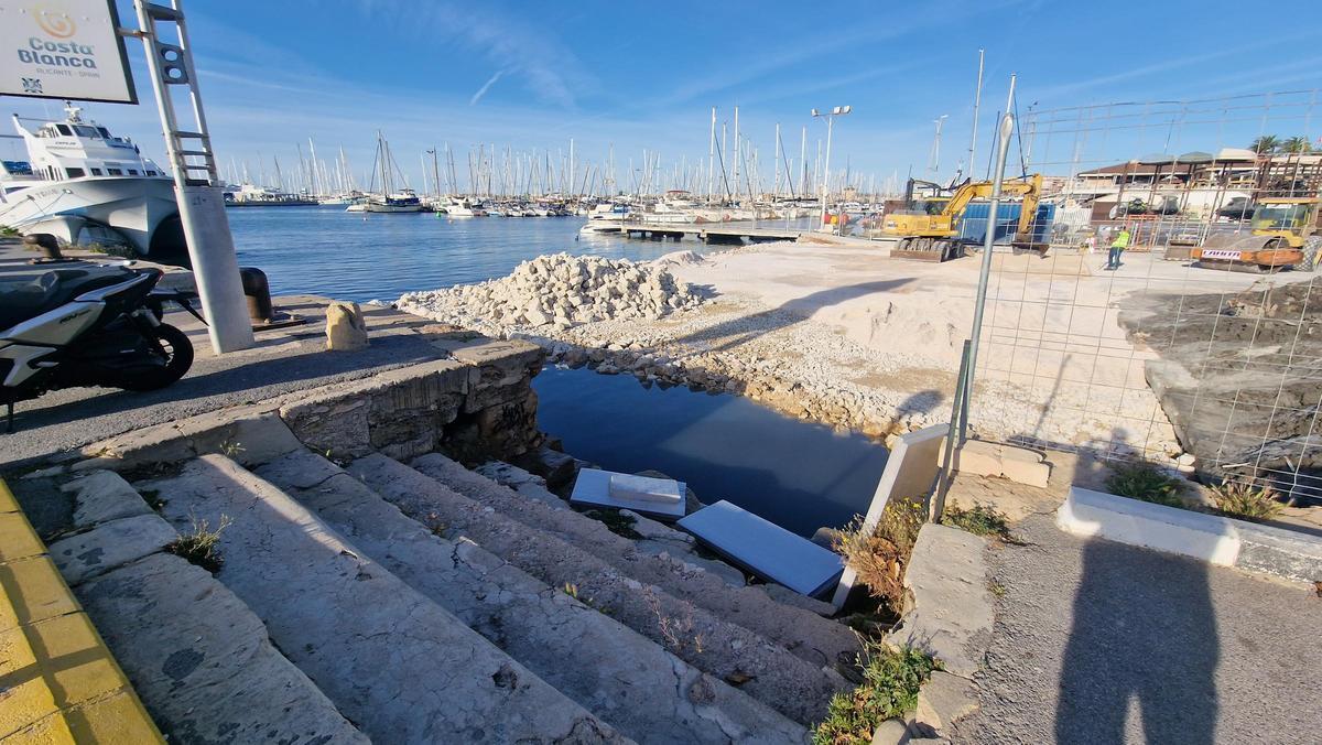 Un muelle protegido sin agua Un muelle protegido sin agua