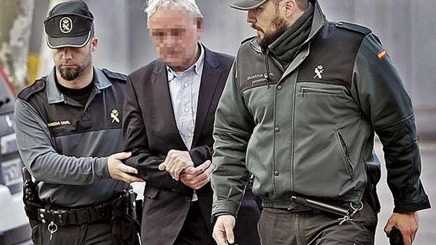 James P. Berry, cuando fue conducido por la Guardia Civil al juzgado tras ser detenido en 2016.