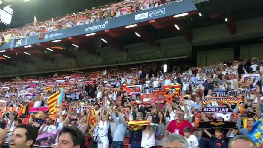Así disfrutaron jugadores y aficionados del Valencia CF en Mestalla