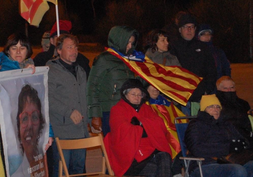 Divendres al Puig de les Basses de Figueres per desitjar «bona nit» a Dolors Bassa