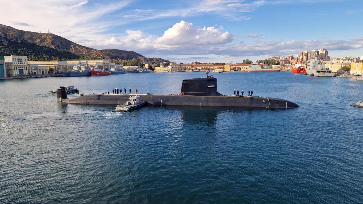El nou S-82 en aigües del port de Cartagena