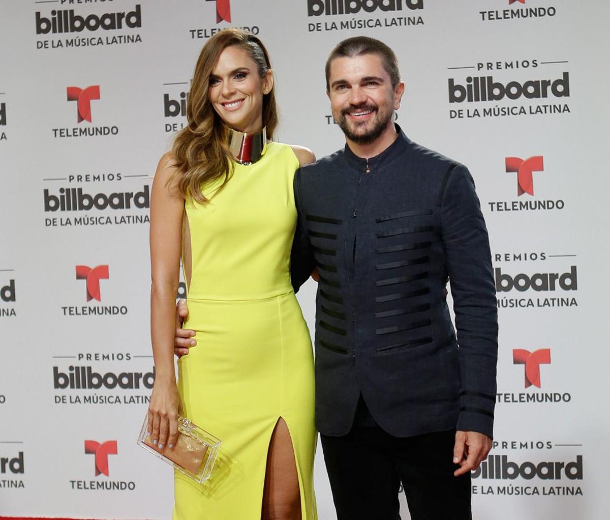 Juanes y su mujer Karen Martinez en la gala de los premios Billboard latinos