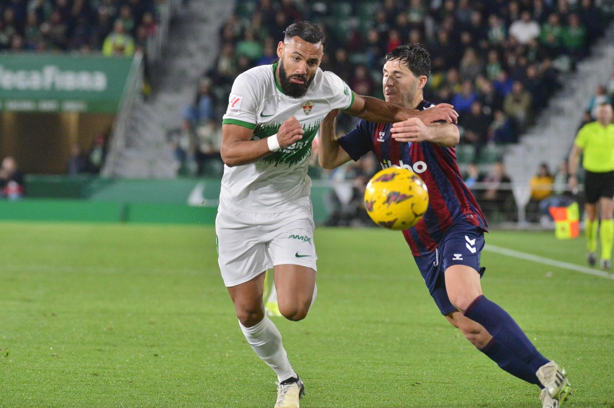 El Elche choca contra una muralla