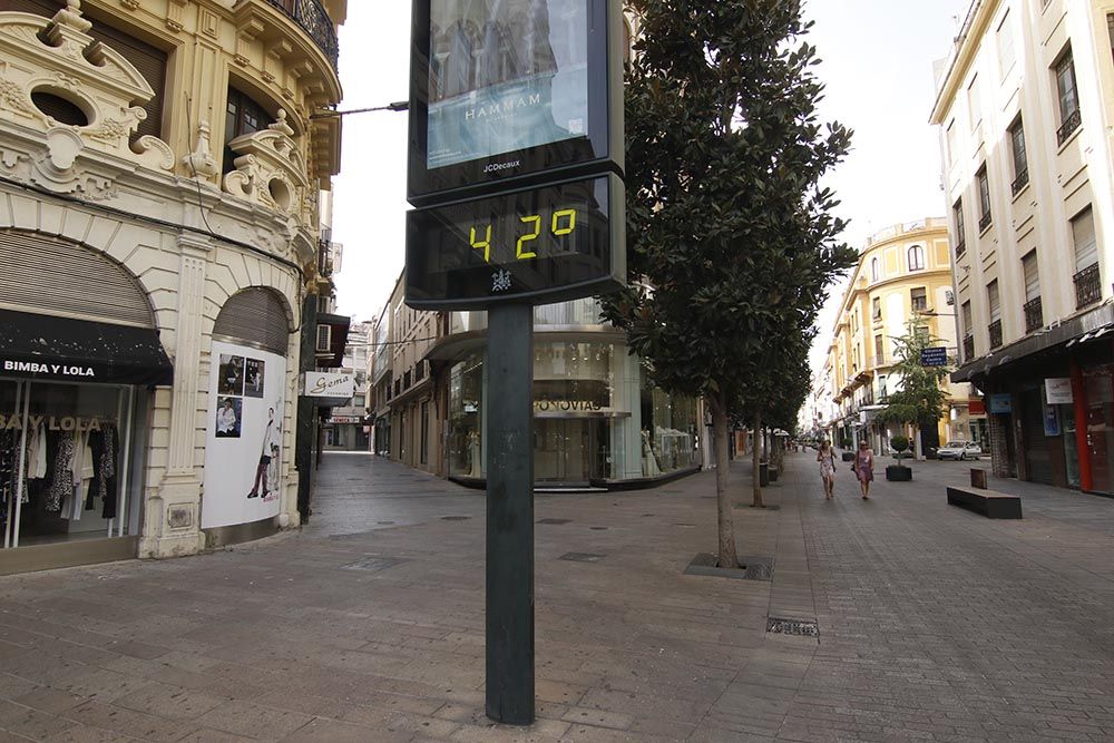 Córdoba, ciudad autoconfinada durante las horas de calor en el puente de agosto