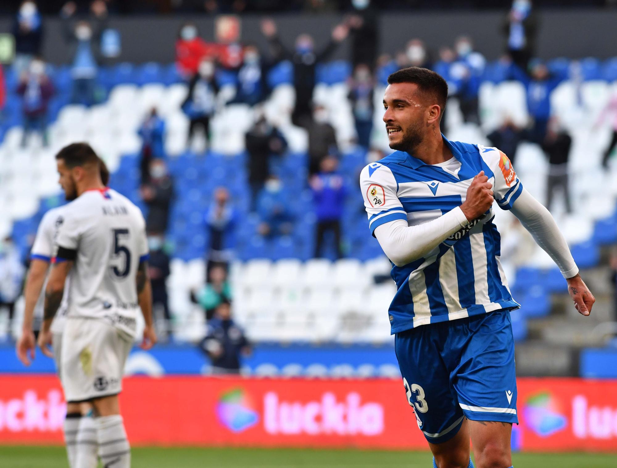 El Deportivo se libera con una goleada al Langreo (5-0)