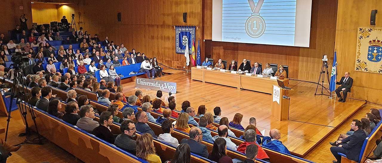 Imagen de archivo del acto de entrega de los premios extraordinarios de la UVigo del año 2020