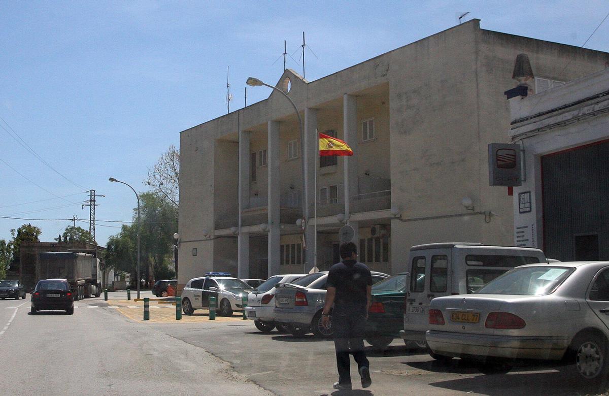 Cuartel de la Guardia Civil de Cullera, uno de los 15 que cierran por la noche desde el 1 de febrero.