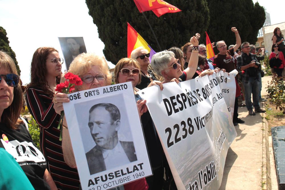 Homenaje a los fusilados en el cementerio de Paterna