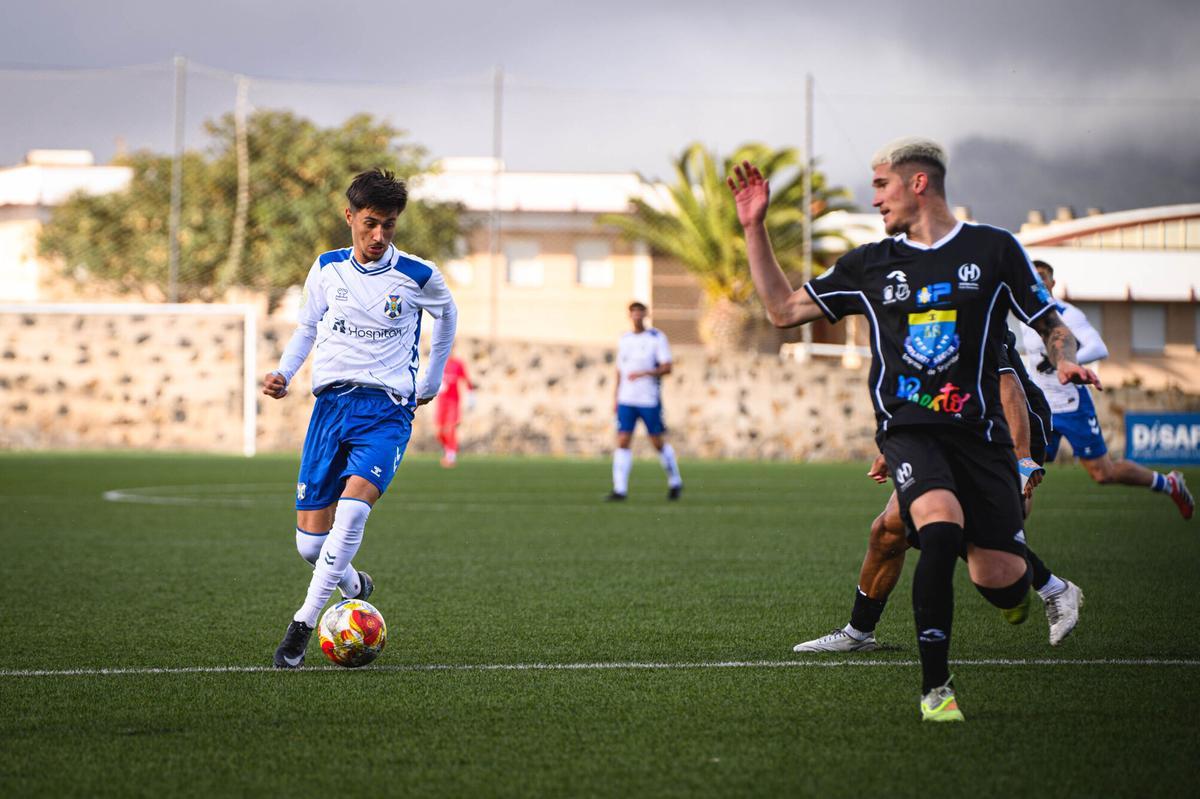 Partido de Tercera División Tenerife C-Herbania.