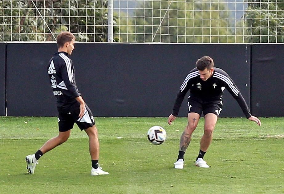 Santi Mina ya entrena de nuevo en Afouteza