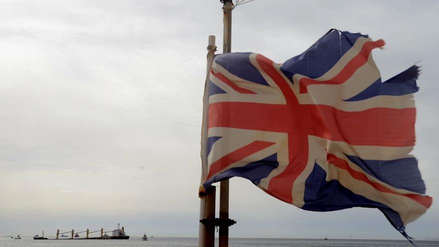 España trata de evitar una crisis por el carguero que interfiera en la negociación sobre Gibraltar