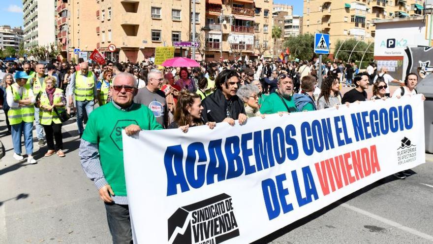 Protesta vivienda Murcia | Medio millar de personas piden viviendas ...