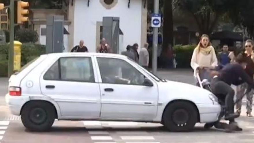 La televisión balear graba el atropello a una joven en patinete a la que había entrevistado