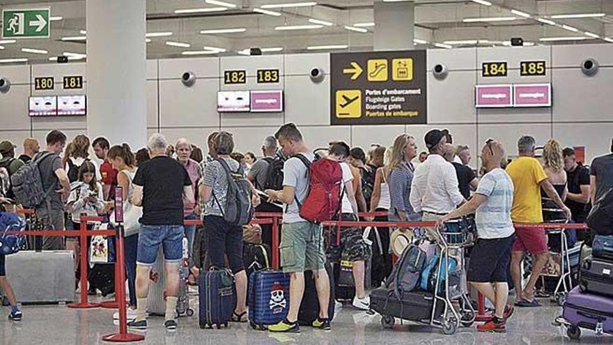 Canarias y Balears quieren participar en la gestiÃ³n de sus aeropuertos.