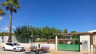 El colegio de Estivella abre el curso con la mitad de sus necesidades de espacio