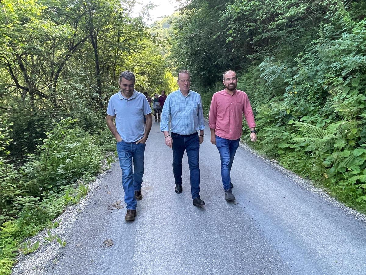 Por la izquierda, Javier Vigil, Marcelino ;arcos e Iván Allende, este jueves.