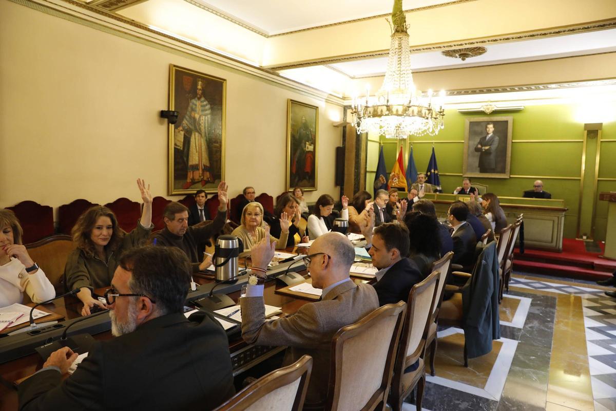 Un instante del pleno ordinario de febrero en el Ayuntamiento de Oviedo.