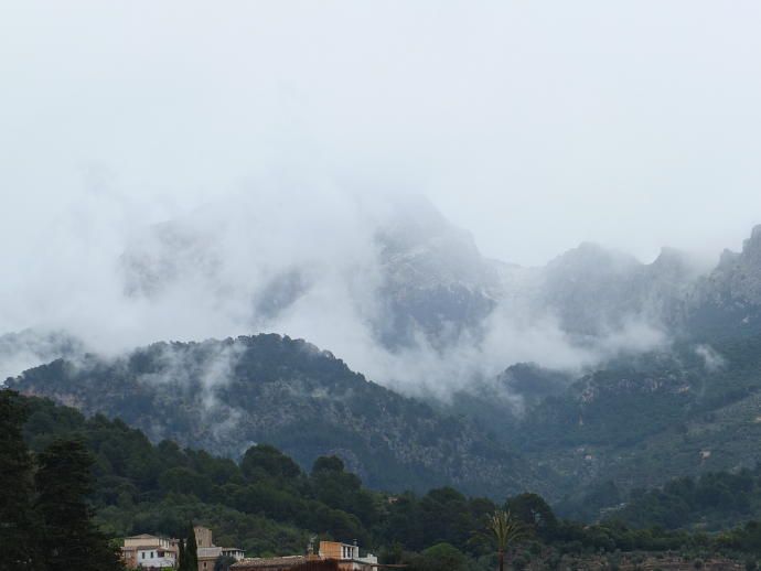 La nieve aparece de forma tímida en el Puig Major